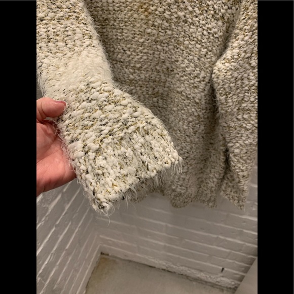 25% off listed price . Gold/whiteknitted sweater. Lane Bryant sweater Plus size - Picture 6 of 7